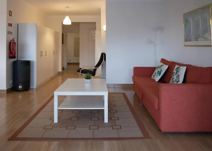 Spacious And Sunny - 10 Min From The Sea 公寓 *